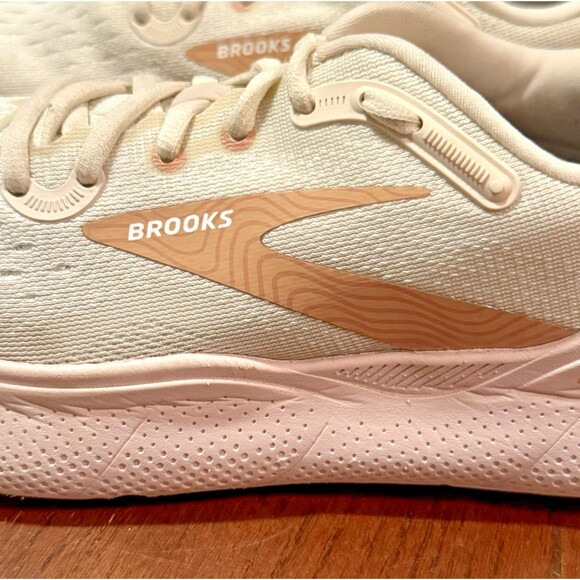 Brooks Ghost Max Womens 8.5 B Shoes Running Sneaker Gym Gray Pink 1203951B135 - Picture 3 of 12